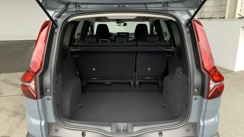 Dacia Jogger НОВ!1.0TCe/110HP/EXPRESSION/LED/PDC/CAM/CARPL/173v, снимка 5 - Автомобили и джипове - 49762803
