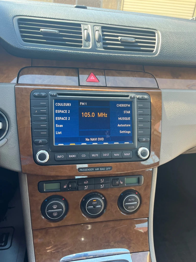 VW Passat 2.0Tdi - High line - Xenon - Navi, снимка 14 - Автомобили и джипове - 51863896