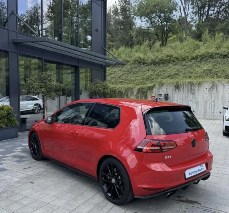 VW Golf GTI AKRAPOVIC, снимка 6 - Автомобили и джипове - 52477632