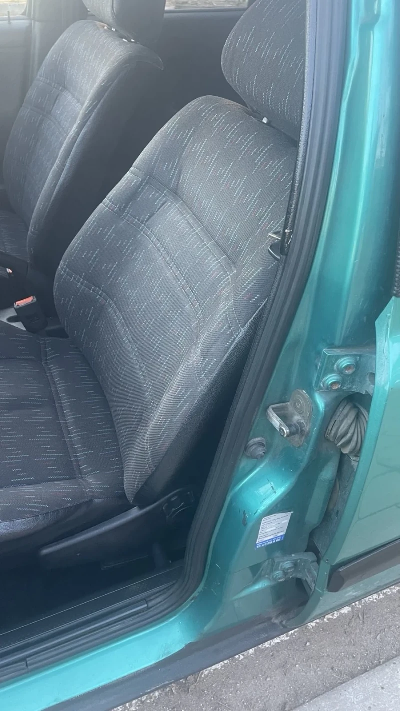 VW Golf 1.8, снимка 4 - Автомобили и джипове - 53256392