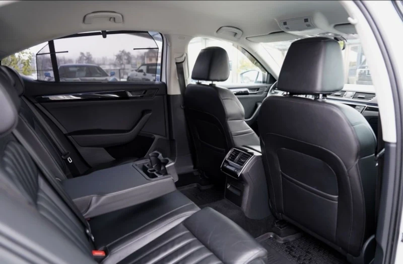 Skoda Superb  2.0 TDI 4x4 L&K DSG, снимка 15 - Автомобили и джипове - 53258754