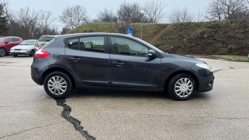 Renault Megane 1.6, снимка 5 - Автомобили и джипове - 53274966