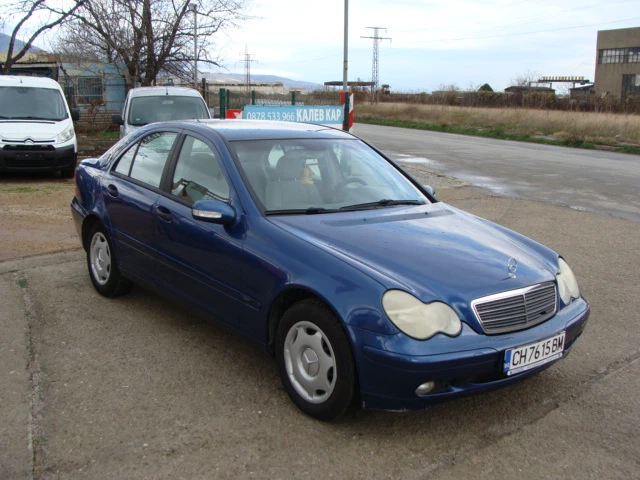 Mercedes-Benz C 200 2.0 - изображение 2