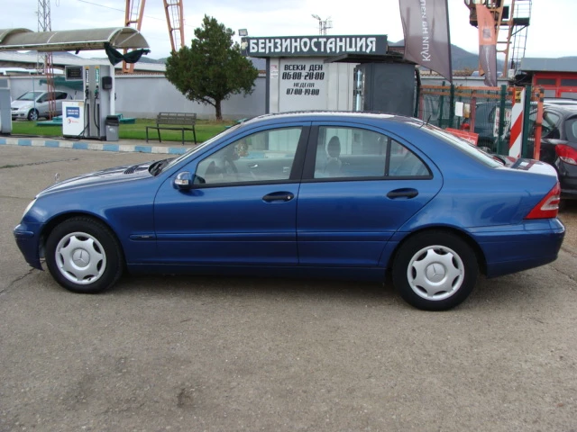 Mercedes-Benz C 200 2.0 - изображение 7