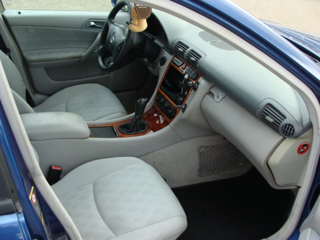 Mercedes-Benz C 200 2.0, снимка 11 - Автомобили и джипове - 53355354