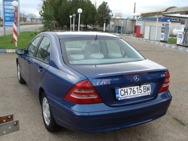 Mercedes-Benz C 200 2.0 - изображение 6