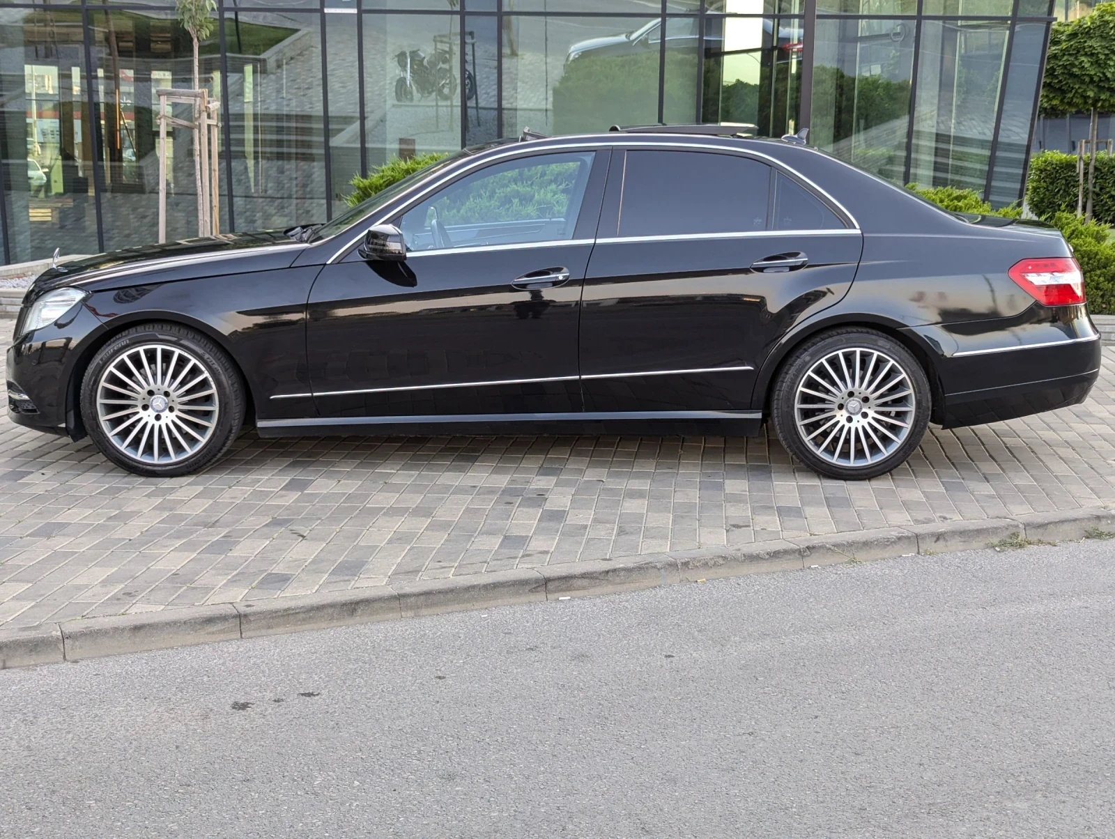 Mercedes-Benz E 350 4Matic, Euro Spec - изображение 4