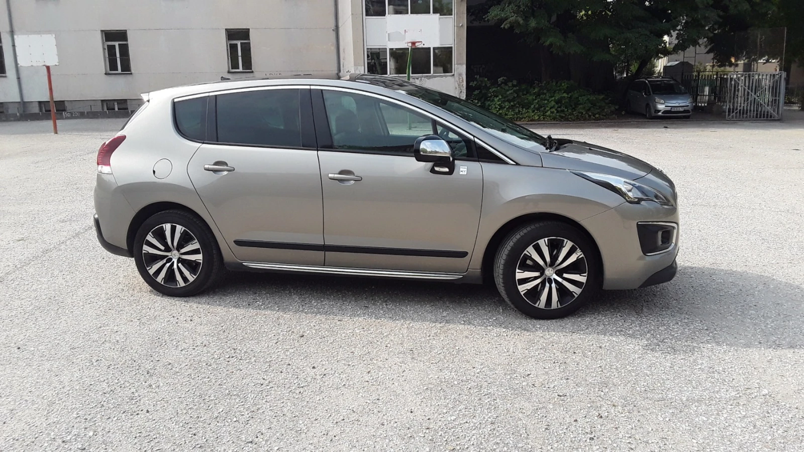 Peugeot 3008 Hybrid 4 SWISS - изображение 2