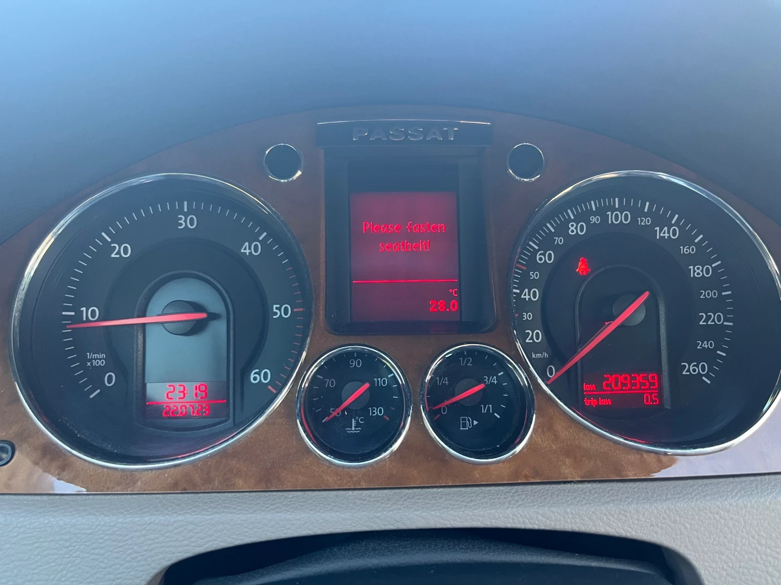 VW Passat 2.0Tdi - High line - Xenon - Navi | Mobile.bg — изображение 13