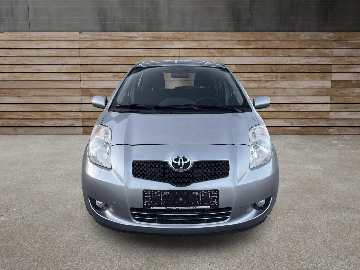 Toyota Yaris 1.3VVTi Автоматик - изображение 2