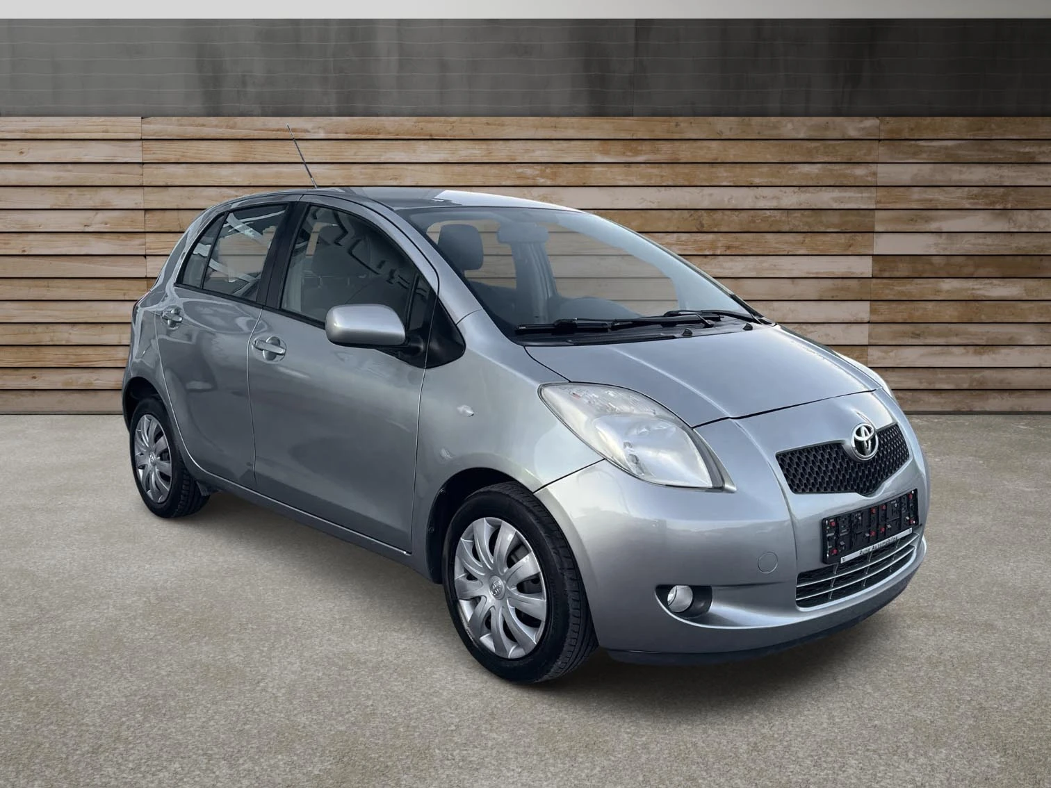 Toyota Yaris 1.3VVTi Автоматик - изображение 3