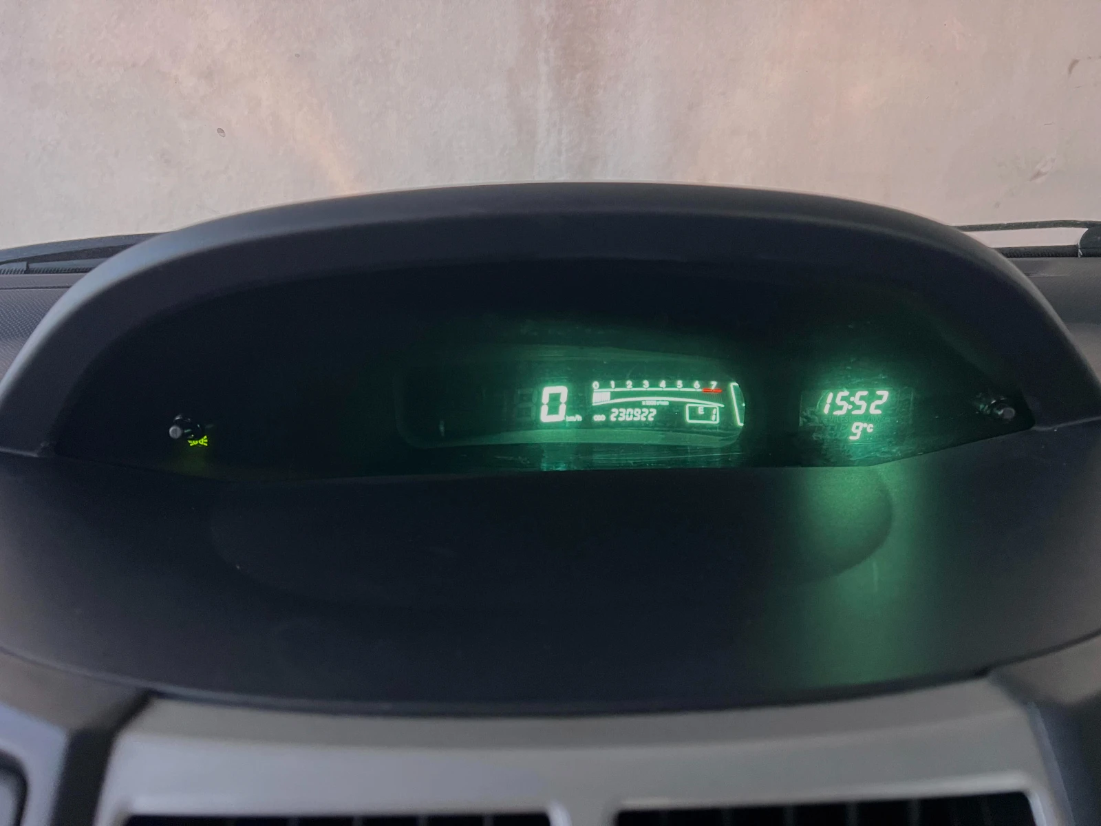 Toyota Yaris 1.3VVTi Автоматик - изображение 10