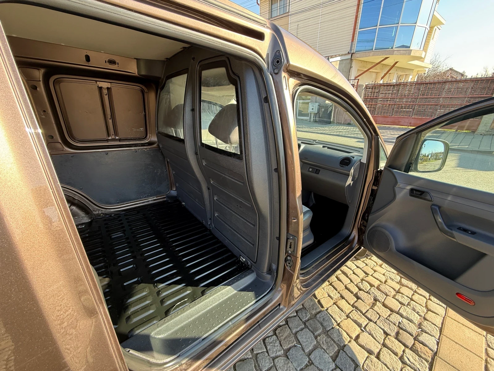 VW Caddy 1.6 TDI DSG , снимка 11 - Автомобили и джипове - 53888332