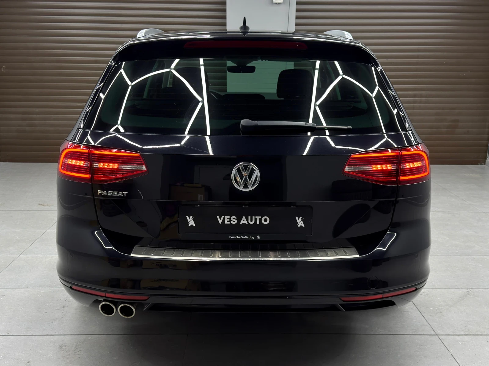 VW Passat 2.0TDi/190hp/DYNAUDIO/DIGITAL/AMBIENT/DISTRONIC, снимка 6 - Автомобили и джипове - 53972076