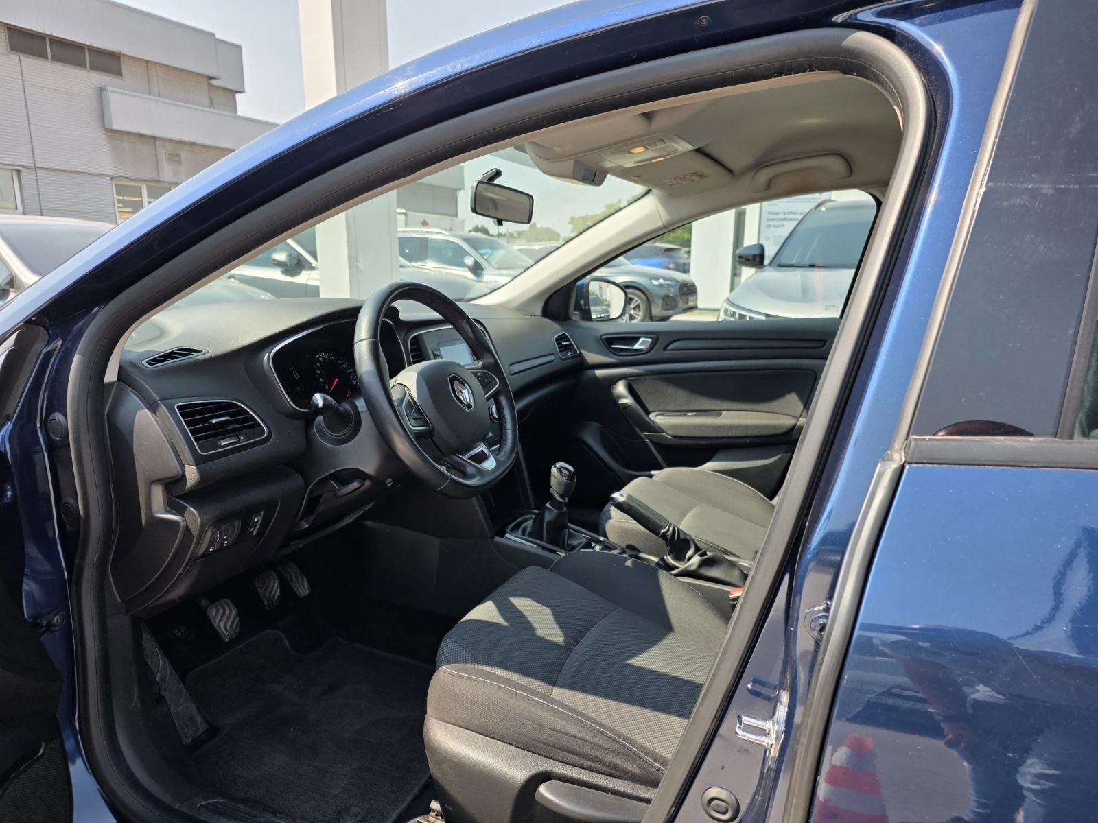 Renault Megane 1.3TCe/Sedan/140k.c., снимка 8 - Автомобили и джипове - 55707078