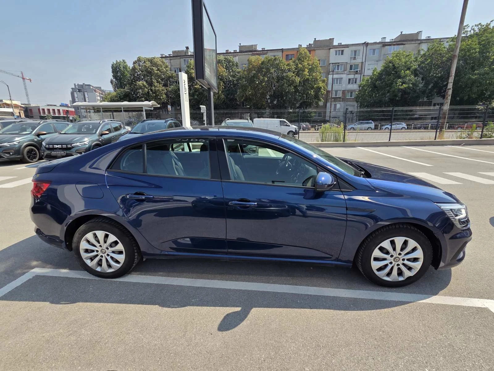 Renault Megane 1.3TCe/Sedan/140k.c., снимка 4 - Автомобили и джипове - 55707078