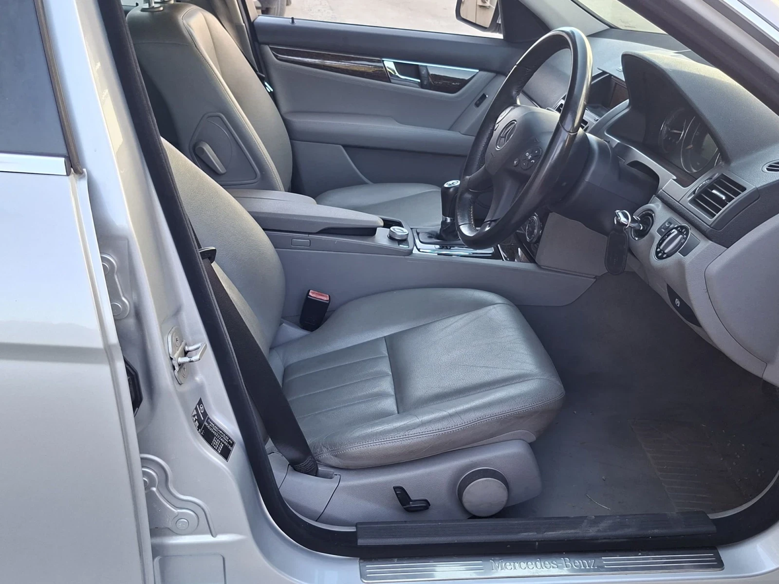 Mercedes-Benz C 320, снимка 7 - Автомобили и джипове - 55740146