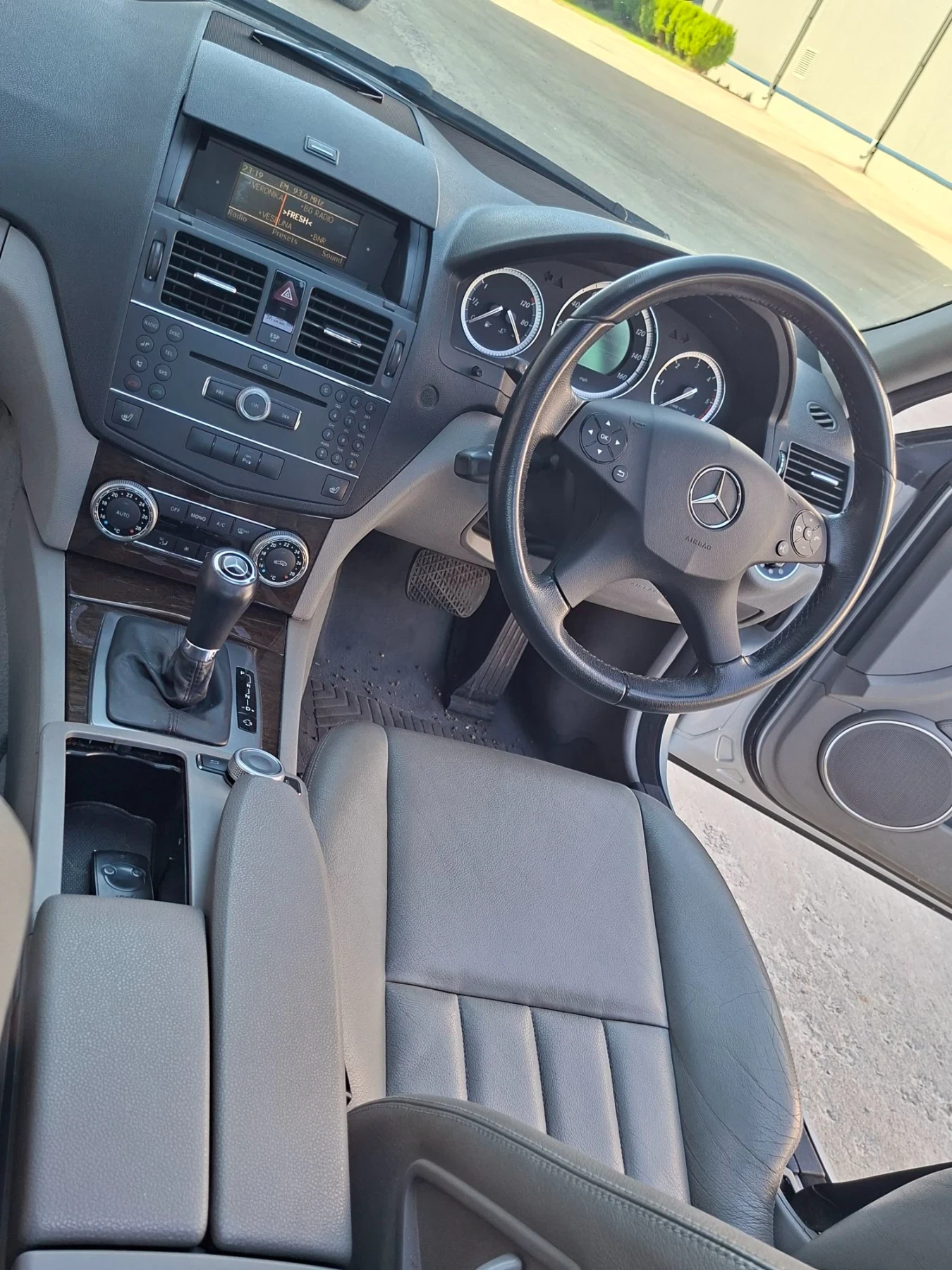 Mercedes-Benz C 320, снимка 11 - Автомобили и джипове - 55740146