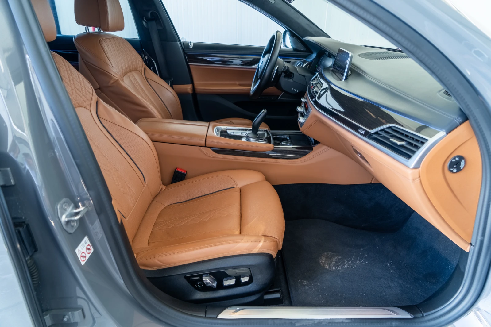 BMW 750 D = M-PERFORMANCE = FULL MAX = 400HP = ЛИЗИНГ, снимка 8 - Автомобили и джипове - 55978388
