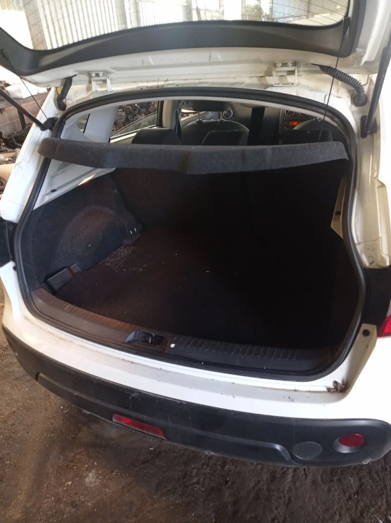 Nissan Qashqai 1.6i 117 ks, снимка 5 - Автомобили и джипове - 50331628