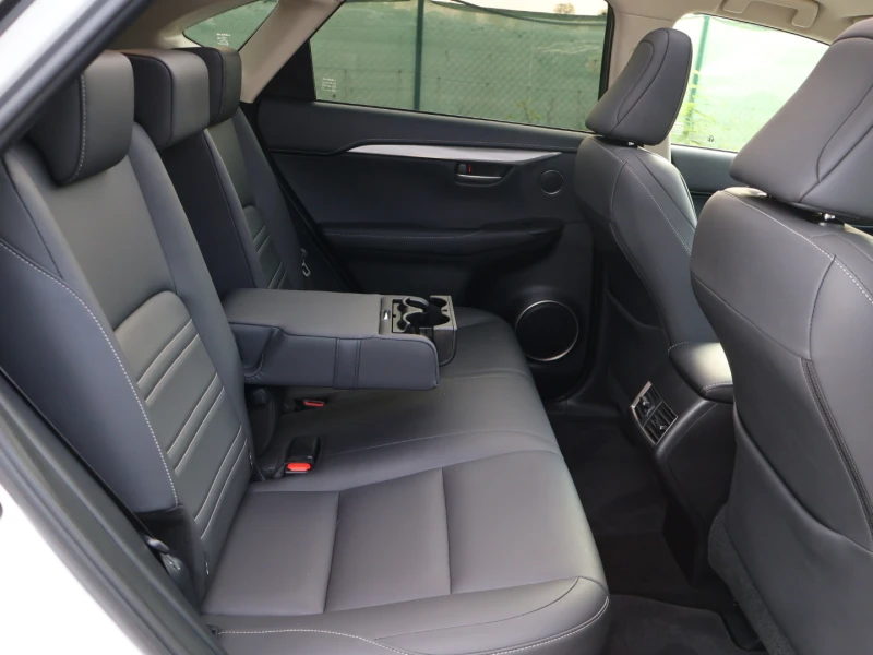 Lexus NX 300h ПАНОРАМА/КОЖЕН САЛОН/ПОДГРЕВ/LED+ BI-XENON/КАМЕРА, снимка 14 - Автомобили и джипове - 51661981