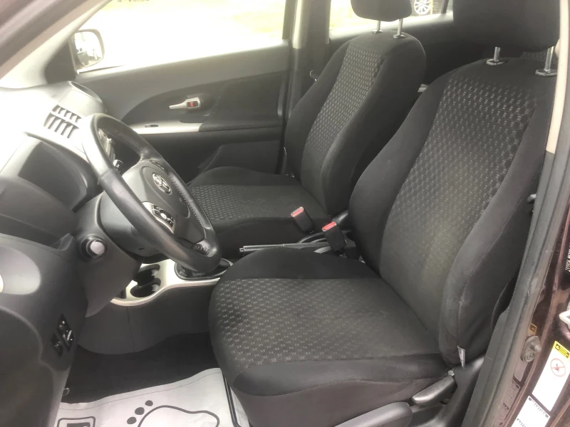 Toyota Urban Cruiser 4x4, снимка 15 - Автомобили и джипове - 52322158