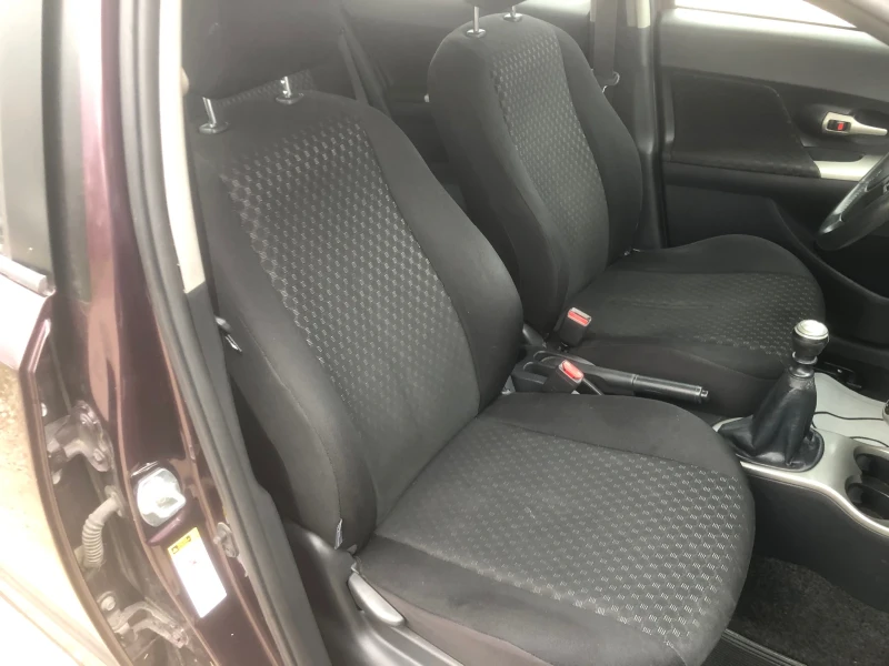 Toyota Urban Cruiser 4x4, снимка 11 - Автомобили и джипове - 52322158