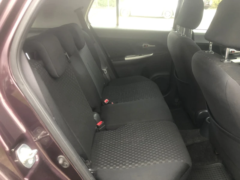 Toyota Urban Cruiser 4x4, снимка 8 - Автомобили и джипове - 52322158