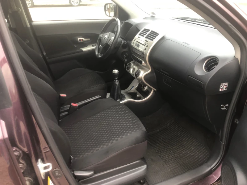 Toyota Urban Cruiser 4x4, снимка 12 - Автомобили и джипове - 52322158