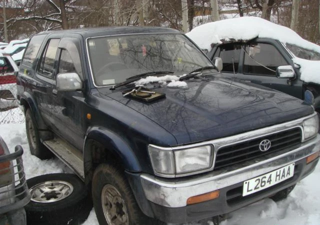 Toyota Hilux 2.4 i 3.0ssr, снимка 1 - Автомобили и джипове - 46834142