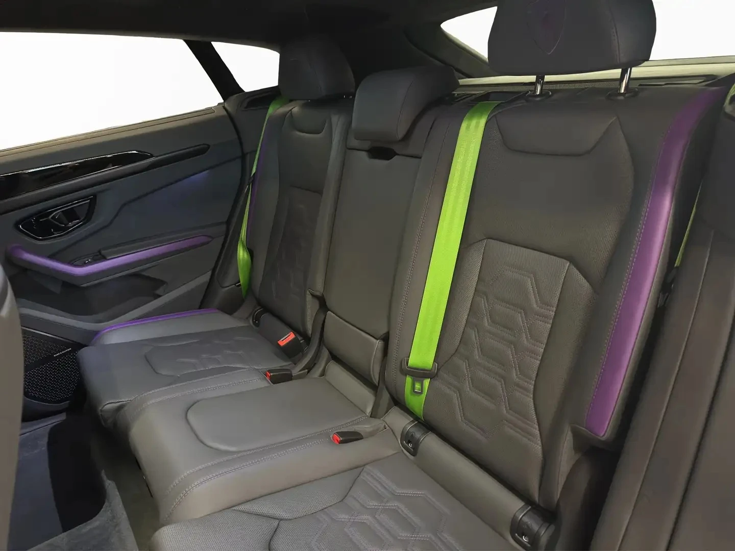 Lamborghini Urus SE 4.0 V8 Plug-in Hybrid 4WD - изображение 7