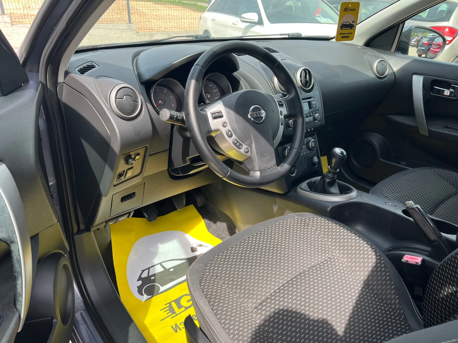 Nissan Qashqai 1.5dci, снимка 12 - Автомобили и джипове - 54344726