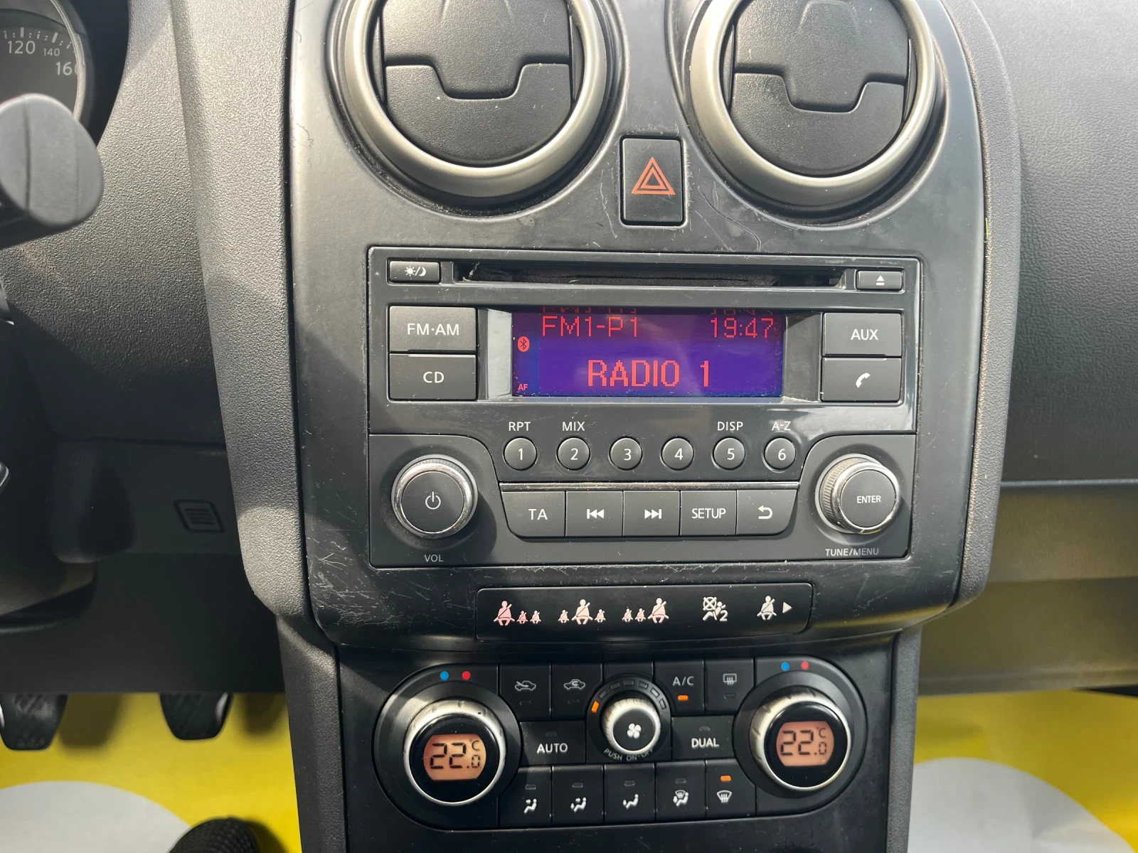 Nissan Qashqai 1.5dci, снимка 9 - Автомобили и джипове - 54344726