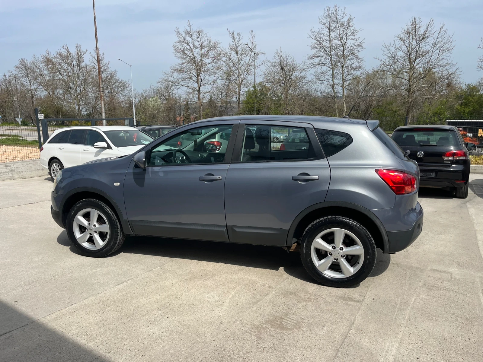 Nissan Qashqai 1.5dci, снимка 14 - Автомобили и джипове - 54344726