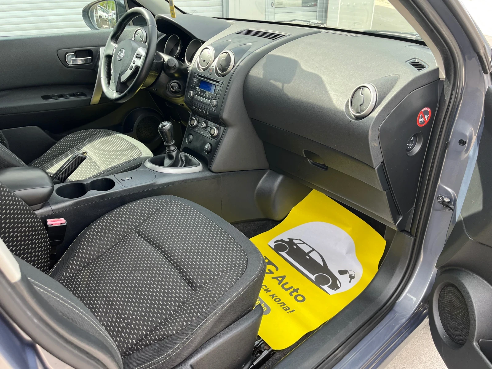 Nissan Qashqai 1.5dci, снимка 11 - Автомобили и джипове - 54344726