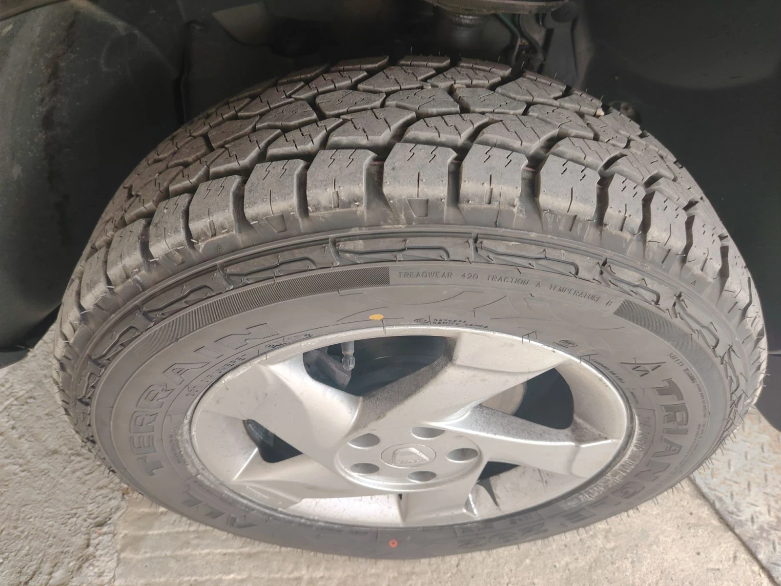 Dacia Duster 1.6 16V Газ-Бензин, снимка 13 - Автомобили и джипове - 56550096