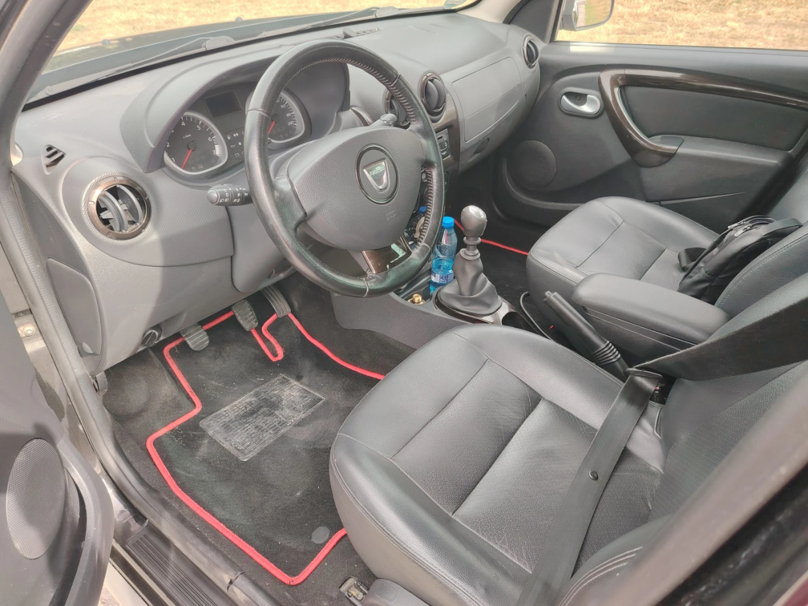 Dacia Duster 1.6 16V Газ-Бензин, снимка 8 - Автомобили и джипове - 56138327
