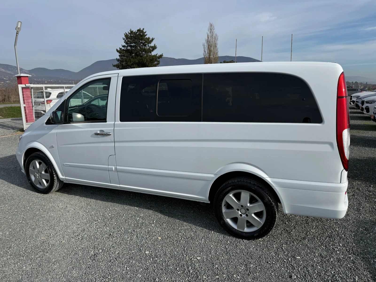 Mercedes-Benz Vito (KATO НОВА) - изображение 8