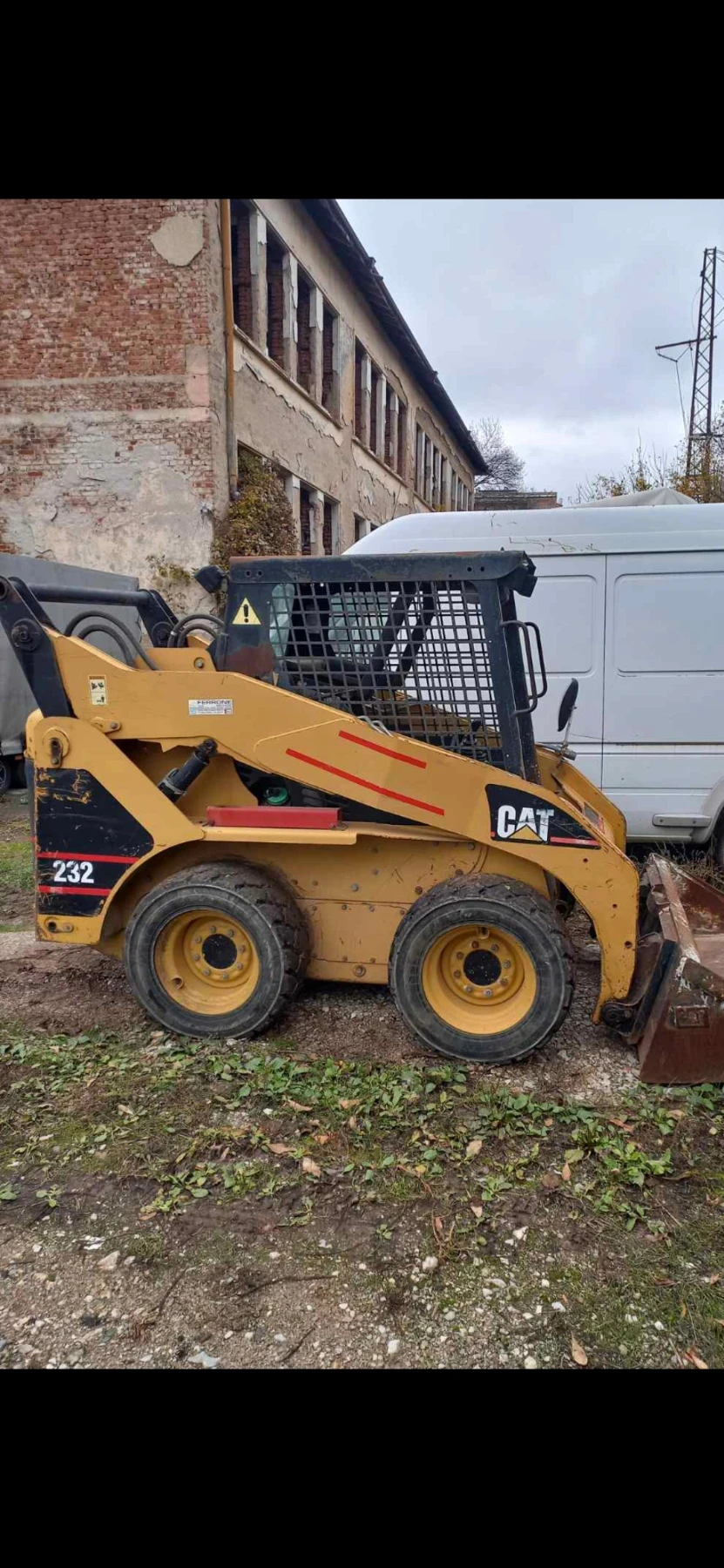 Мини челни товарачи Cat CAT 232