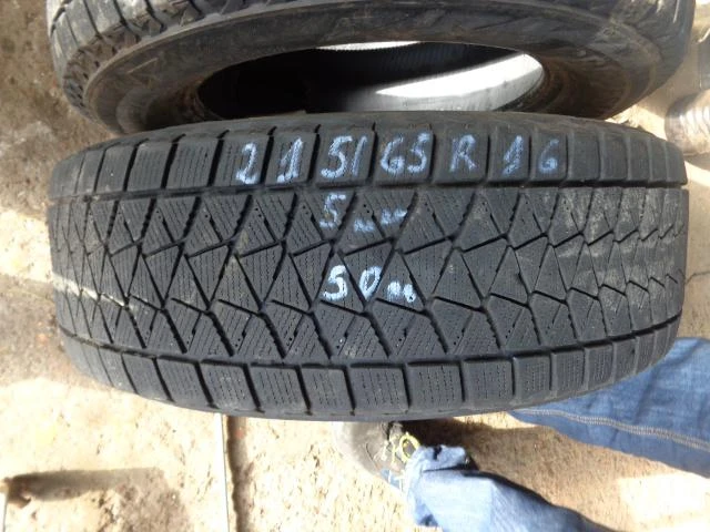 Гуми Зимни 215/65R16, снимка 5 - Гуми и джанти - 20226548