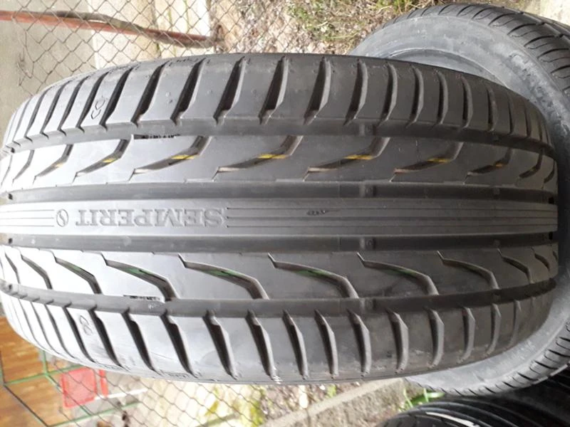 Гуми Зимни 245/40R18, снимка 1 - Гуми и джанти - 24484448