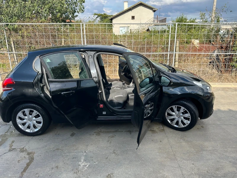 Peugeot 208, снимка 14 - Автомобили и джипове - 47208919