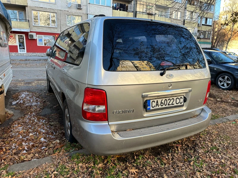 Kia Carnival, снимка 2 - Автомобили и джипове - 48088472