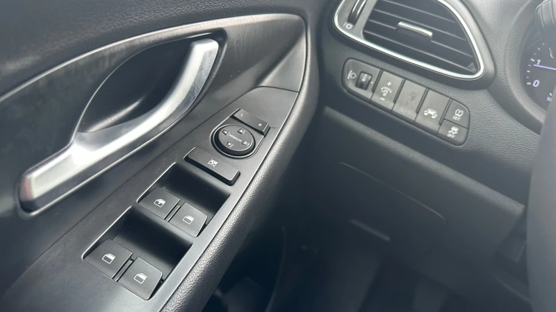 Hyundai I30 1.4i от България, първи собственик, снимка 17 - Автомобили и джипове - 53113358