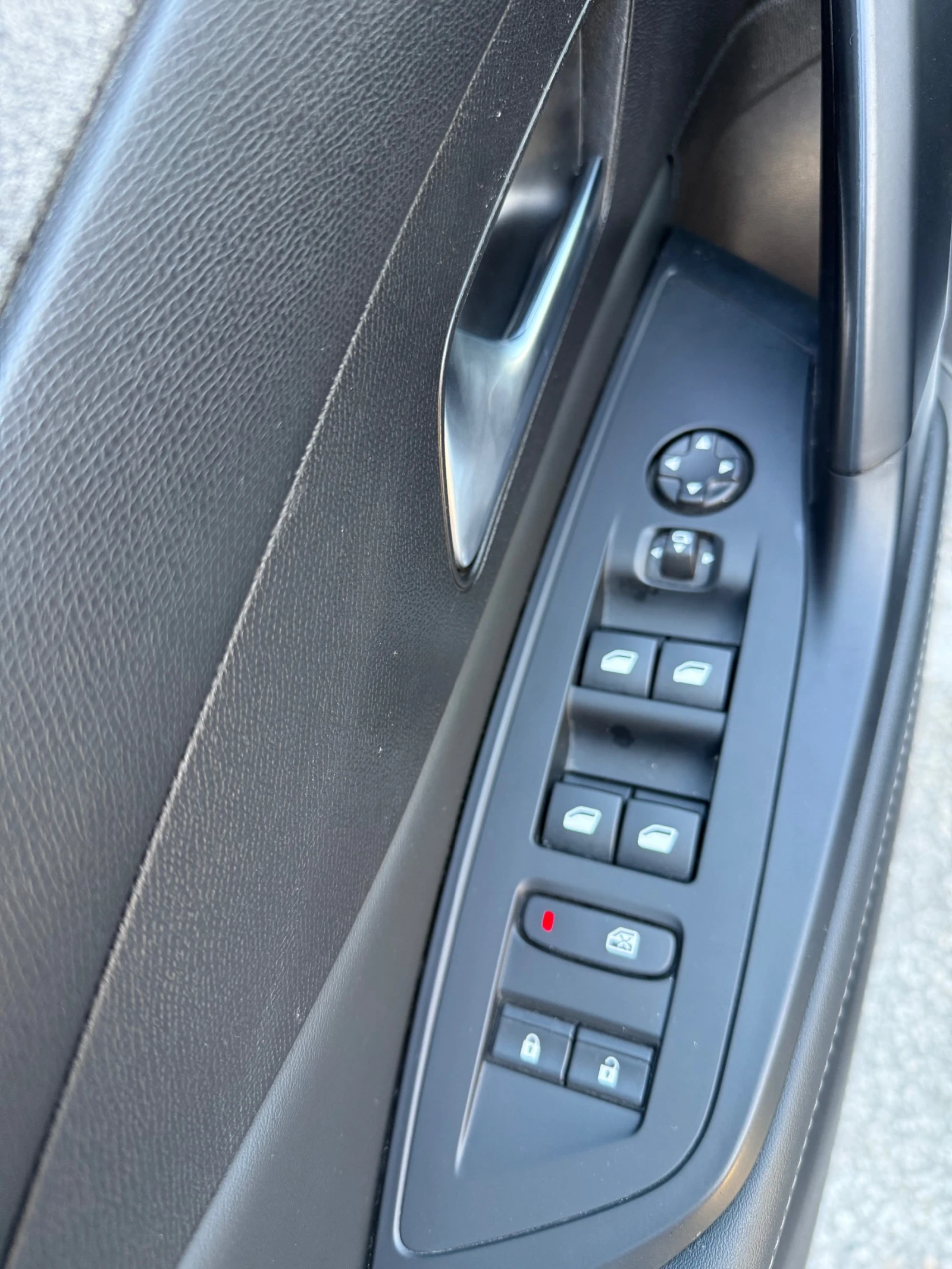 Peugeot 308 Puretech 1.2 8AT Allure НОВ ГАРАНЦИЯ  - изображение 9