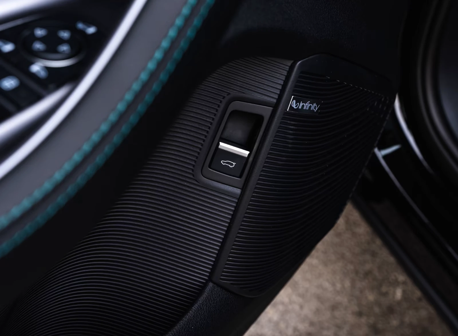 BYD Seal U* PHEV* DISTR* KEYLESS* INFINITY* 360 CAM* HUD* P, снимка 11 - Автомобили и джипове - 53958944