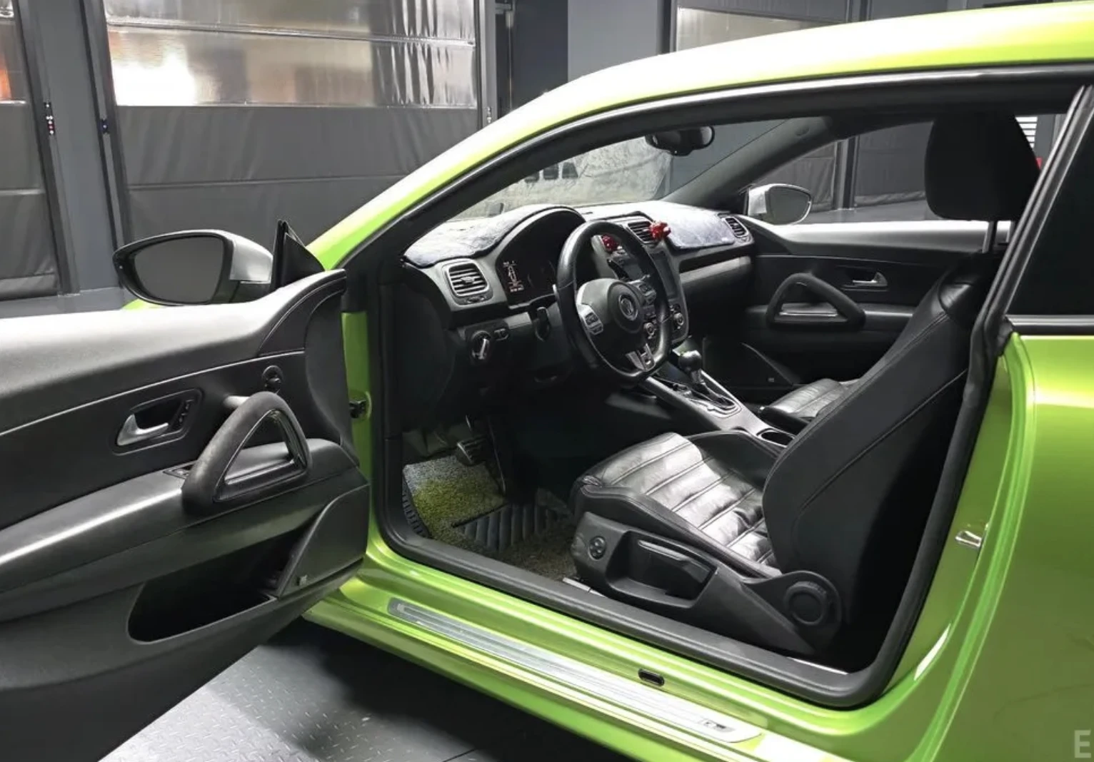 VW Scirocco 2.0 TDI R LINE* PARK ASS* CAMERA* КОЖА* ПОДГРЕВ, снимка 10 - Автомобили и джипове - 54116648