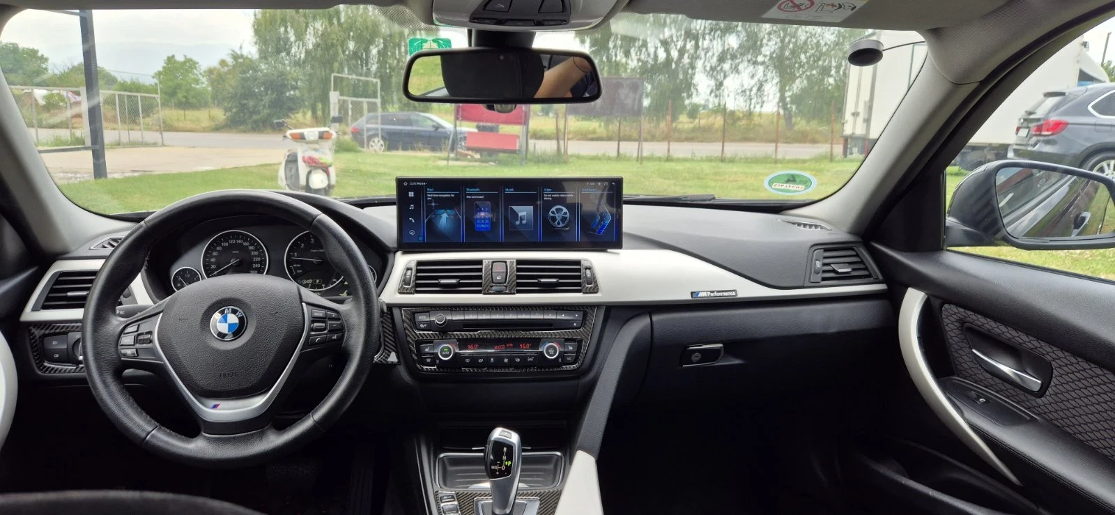 BMW 320 xDrive, снимка 11 - Автомобили и джипове - 55385786