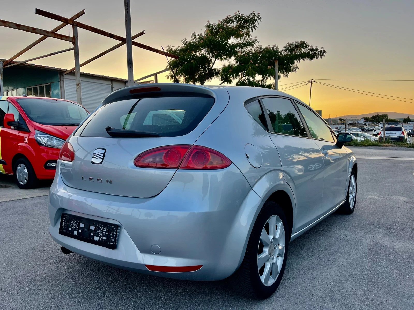 Seat Leon 1.6 SR - 102кс / GPL, снимка 4 - Автомобили и джипове - 55485773