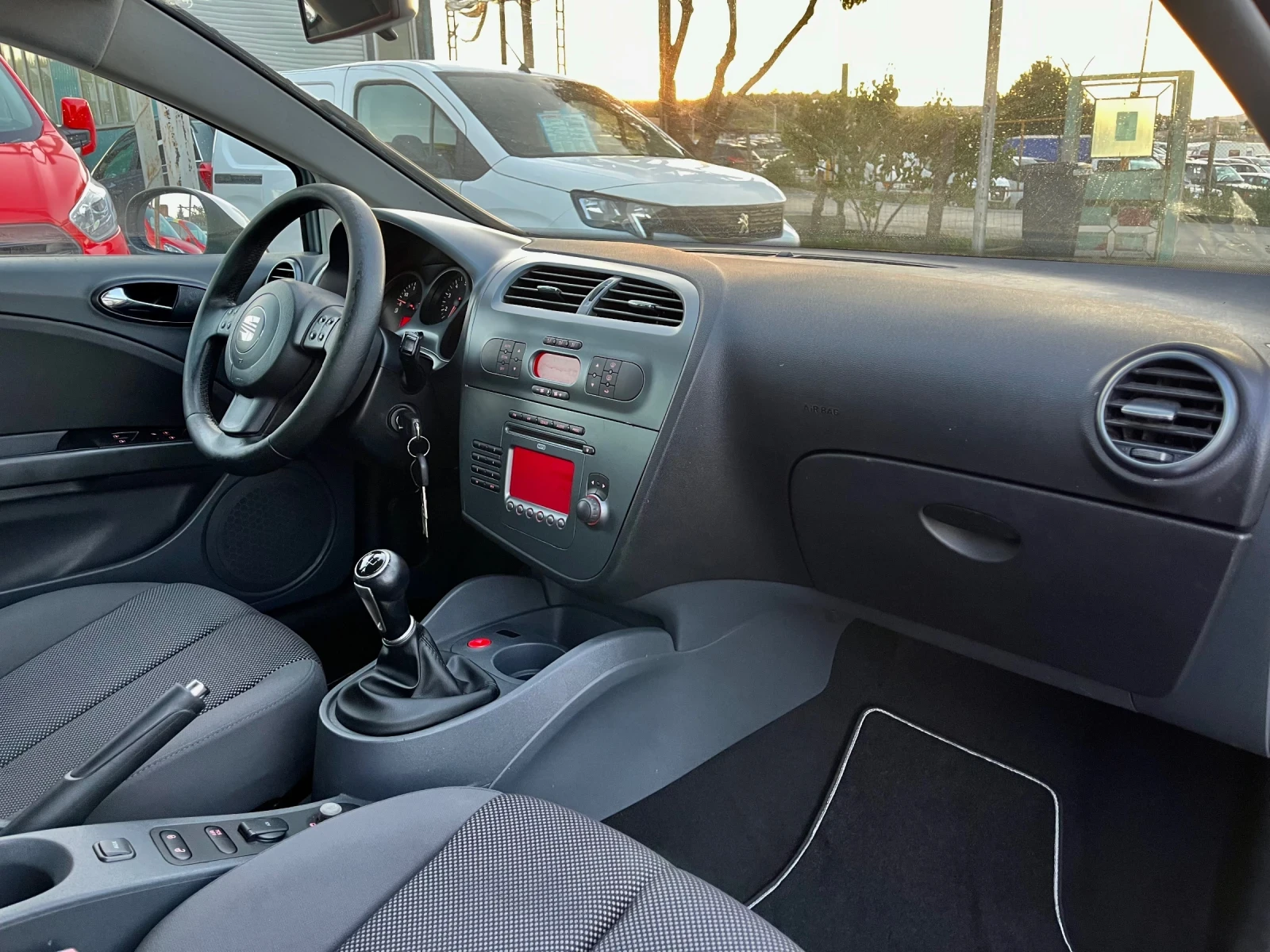 Seat Leon 1.6 SR - 102кс / GPL, снимка 10 - Автомобили и джипове - 55485773